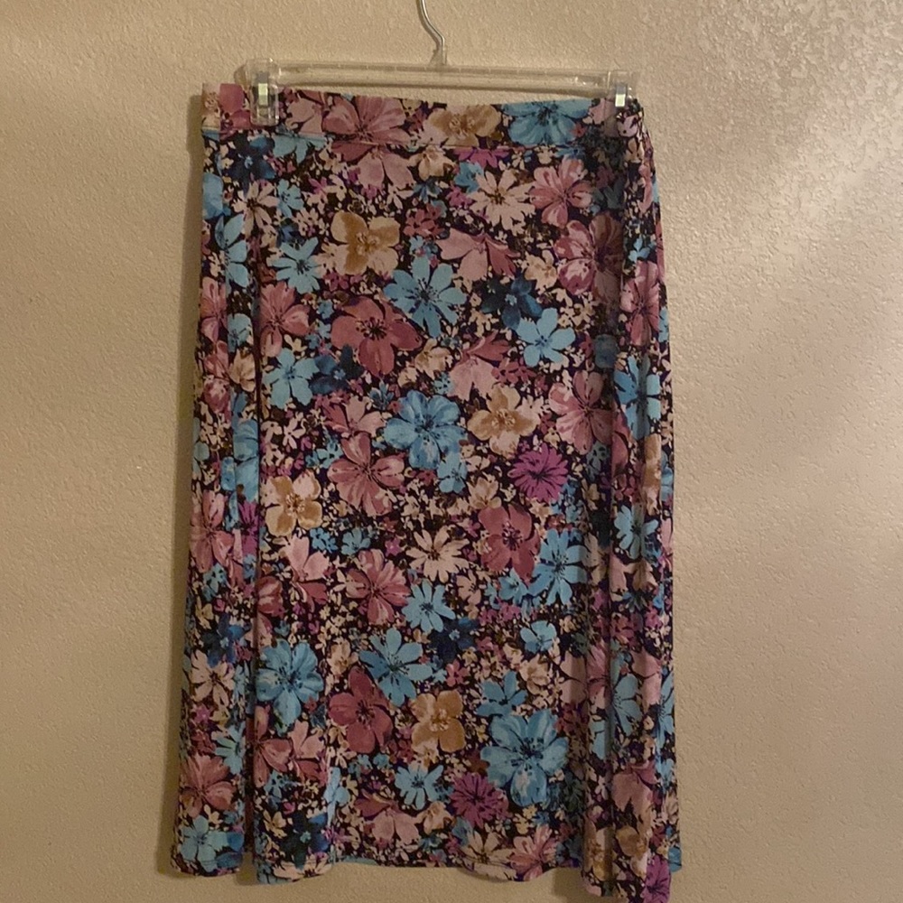 Women’s “Jaclyn Smith” Size XL Beautiful Floral Elastic Band Skirt